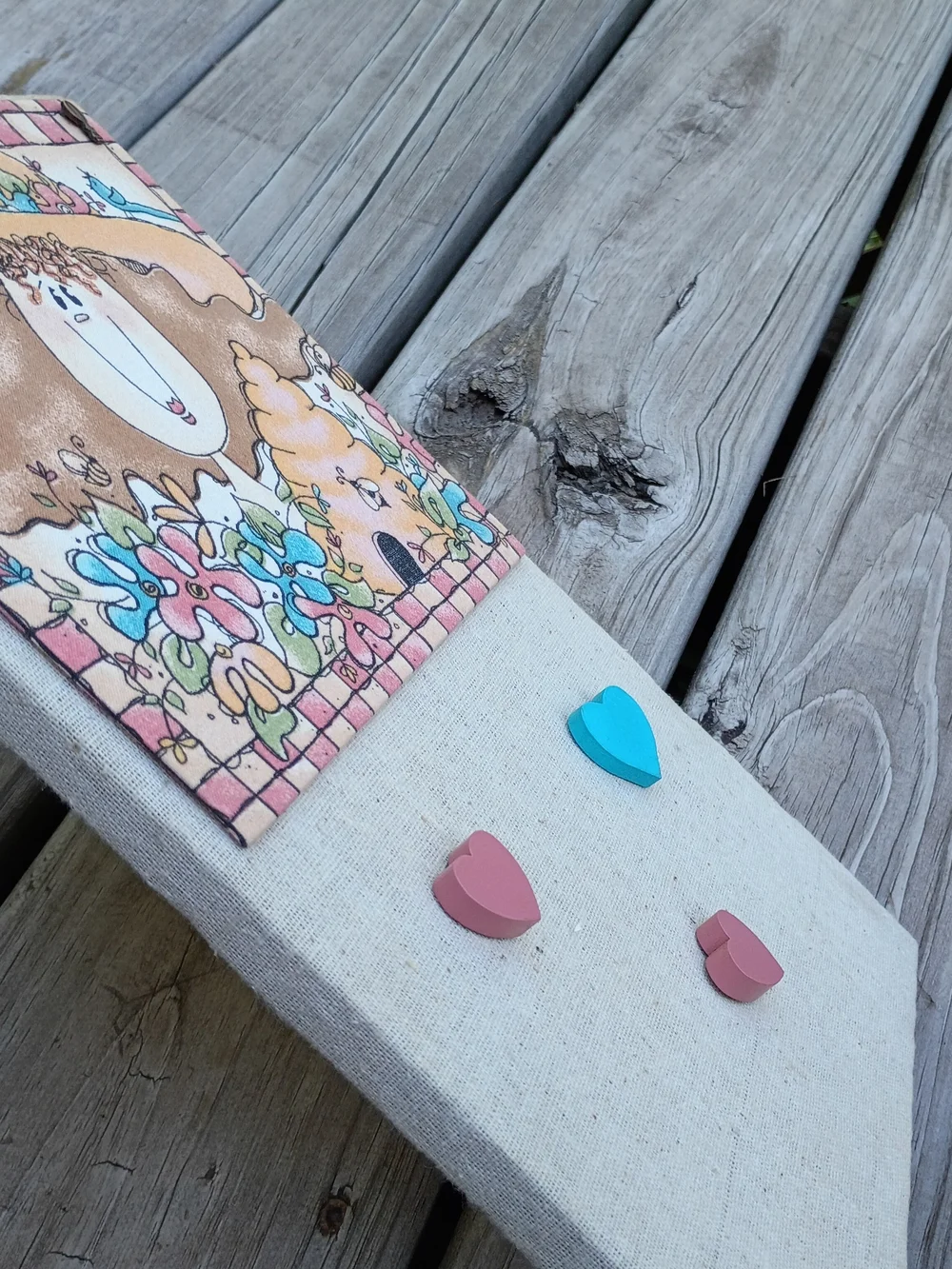 80s/90s Linen Memo Note Holder With Whimsical Gal And Magnetic Back